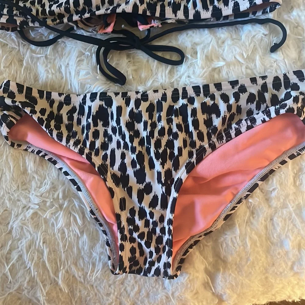 Bikini - Picture 2 of 8